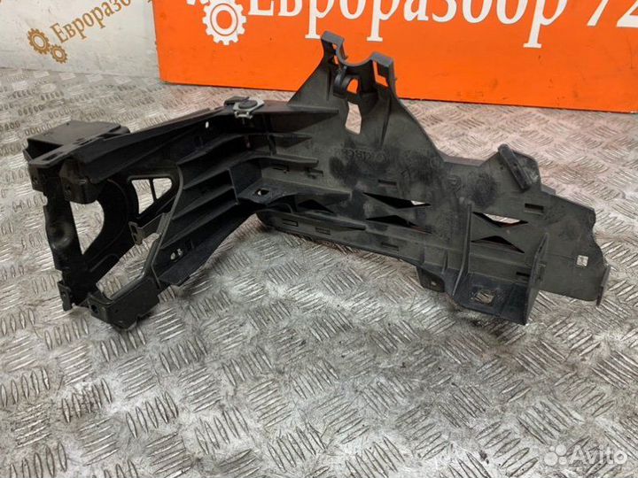 Кронштейн фары правый Bmw 5-Series F10