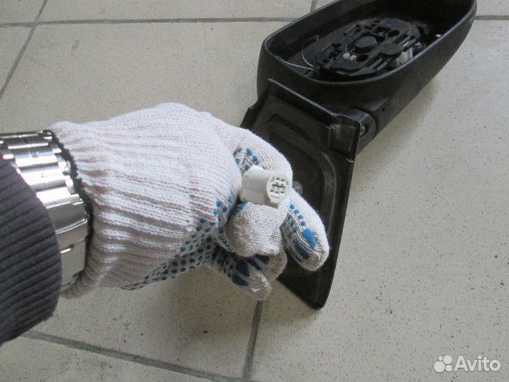 Зеркало правое электрическое для Toyota Yaris II (2005—2009) 1.3 MT (86 л.с.) — седан