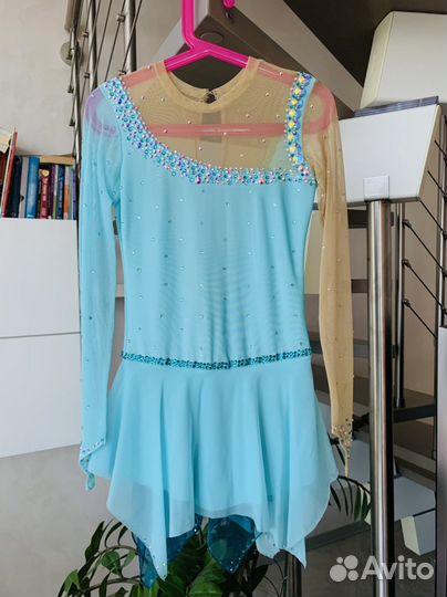 Платье для выступлений по фигурному катанию