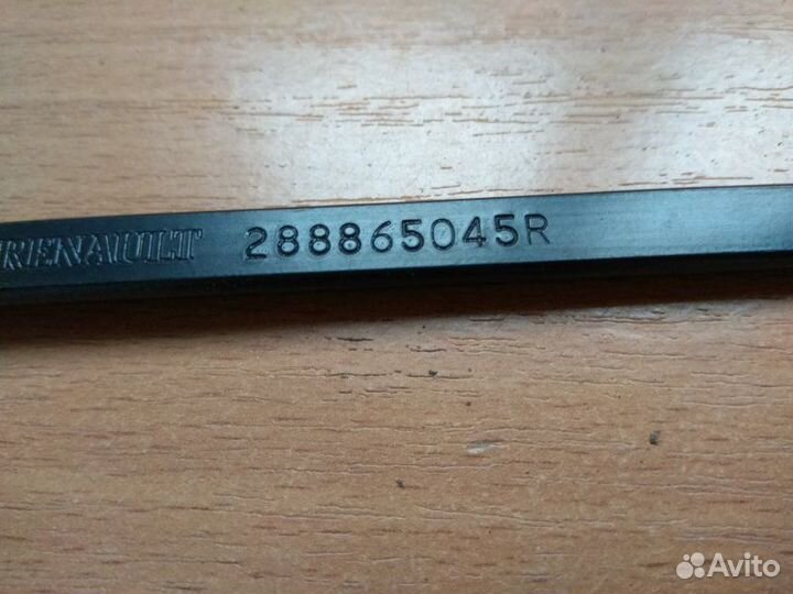 Поводок стеклоочистителя (дворников) Renault Logan