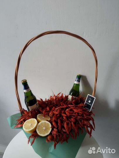 Подарок мужчине корзина с раками