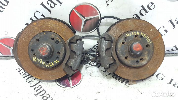 Передние ступицы в сборе на Mercedes-Benz W124