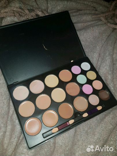 Палитра корректоров (палетка для контуринга)