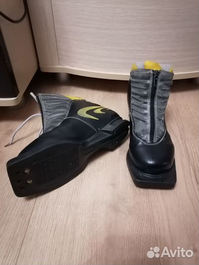 Лыжные ботинки размер 34