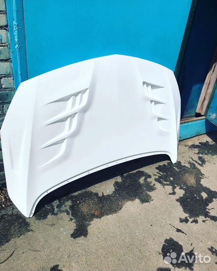 Капот с жабрами Opel Astra J