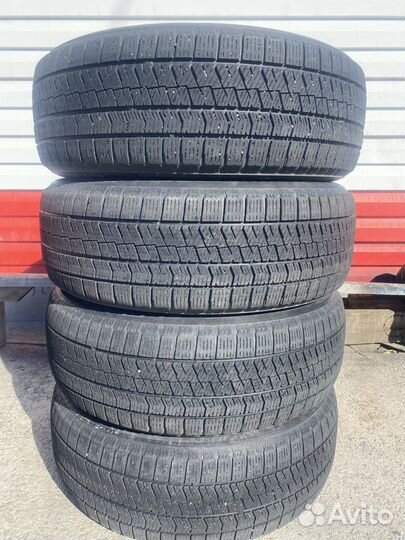 Bridgestone Blizzak VRX2 215/60 R17