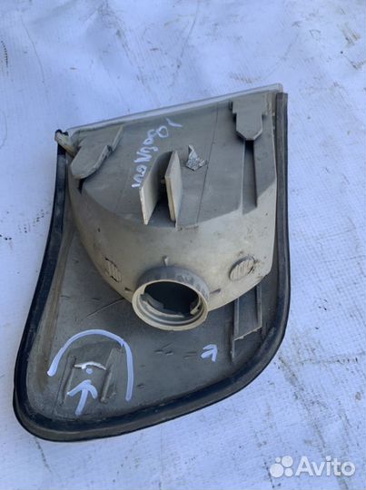 Поворотник левый audi 100 45 куз