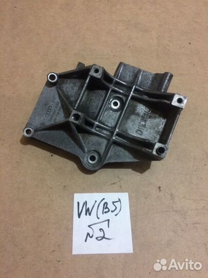 Кронштейн компрессора кондиционера VW Passat B5