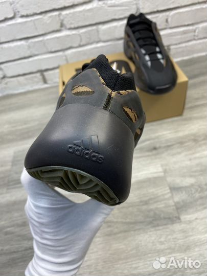 Кроссовки Adidas Yeezy Boost 700 v3