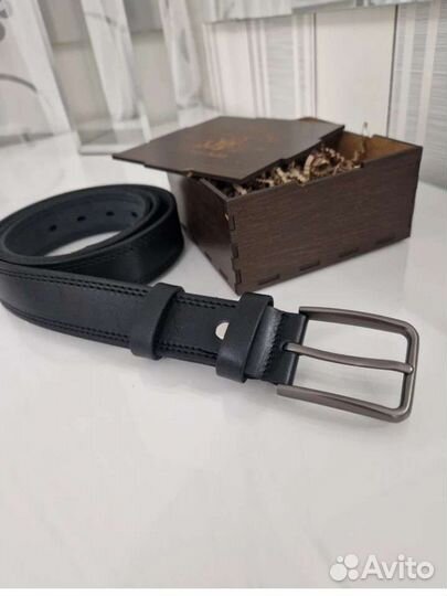 Кожаный ремень в подарочной упаковке новый
