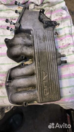 Впускной коллектор Audi 100c4 2.3 034133223J