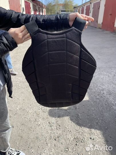 Защитный жилет для верховой езды