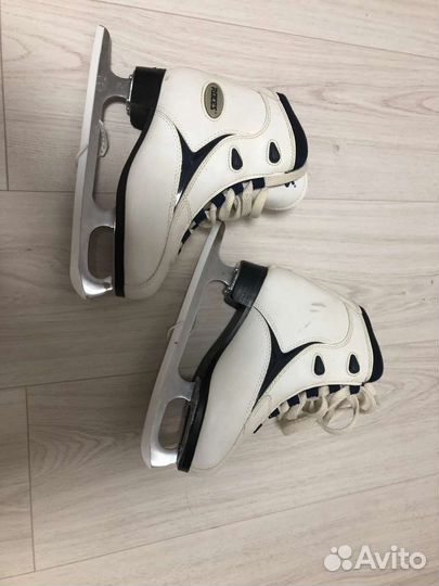 Коньки фигурные женские 35 размера