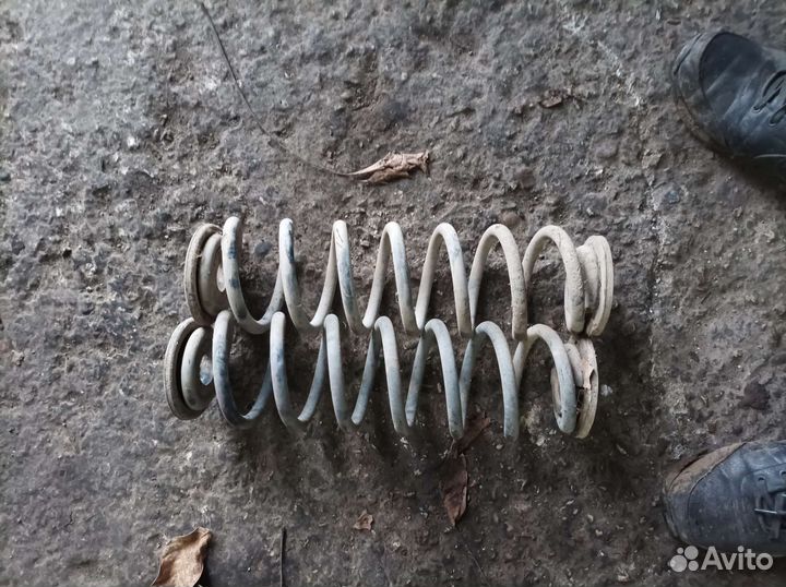 Фольксваген Туран Touran Пружина задняя