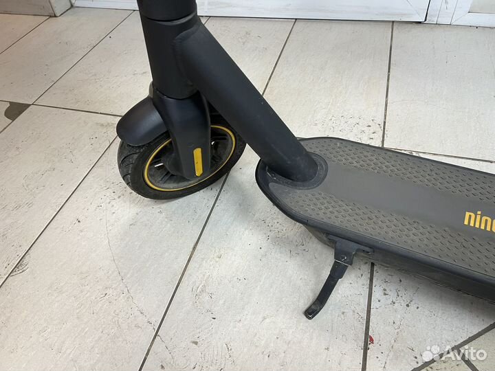 Электросамокат Ninebot kickscooter max g30