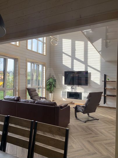 Коттедж 196 м² на участке 10 сот.