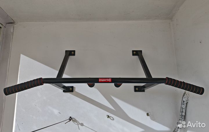 Турник настенный