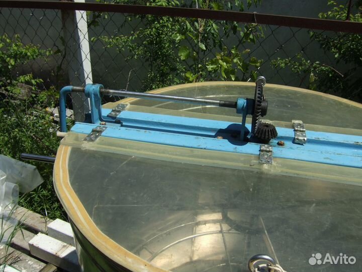 Медогонка из нержавейки на 16 рамок, ручная