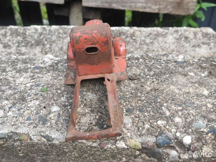 Игрушечная машина