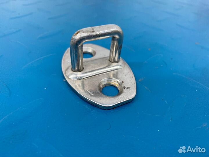 Б/У ответная часть замка двери Volkswagen Touareg