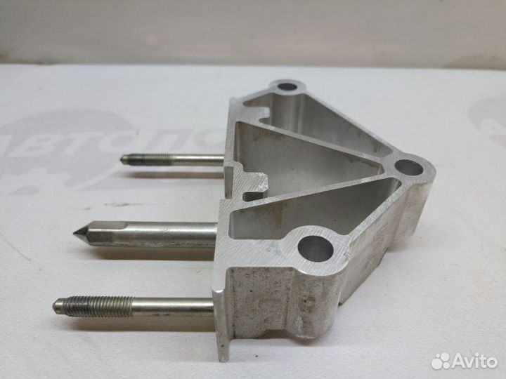 Кронштейн левый Volkswagen Jetta A6 cfna 2014