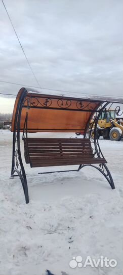 Качель дачная с крышей