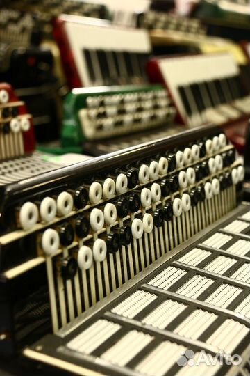 Аккордеоны, баяны, гармони