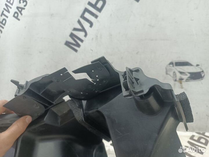 Дефлектор радиатора передний левый Toyota Land