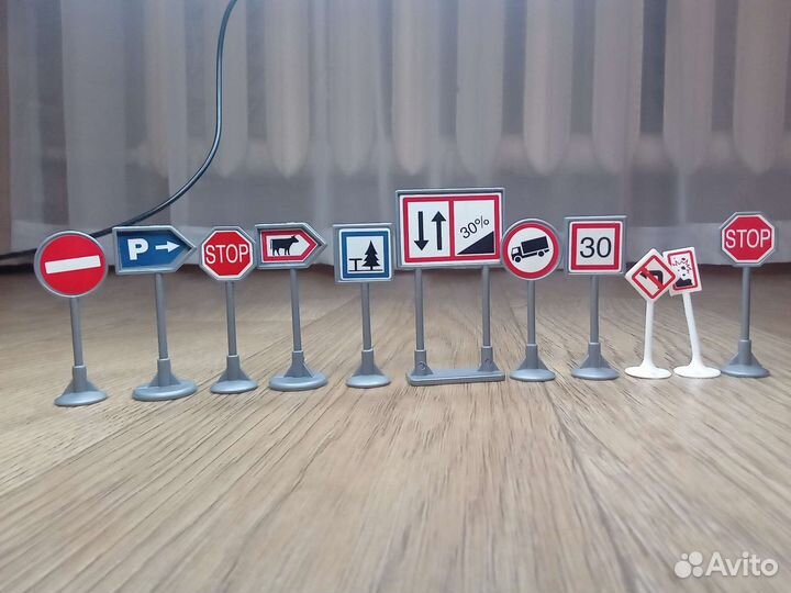 Игрушечные дорожные знаки
