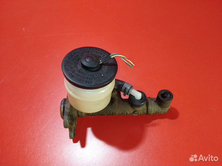 Главный тормозной цилиндр Toyota Hilux Surf LN61