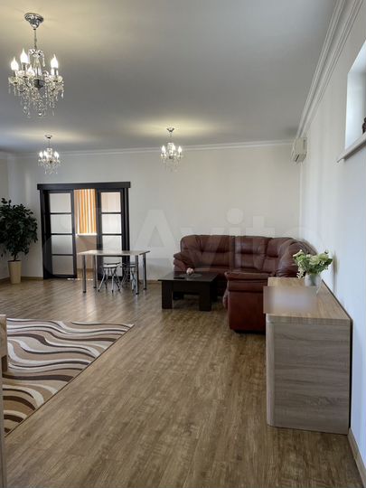 2-к. квартира, 65 м², 1/3 эт.