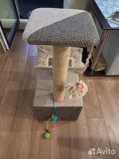Домик для кошки с когтеточкой бу