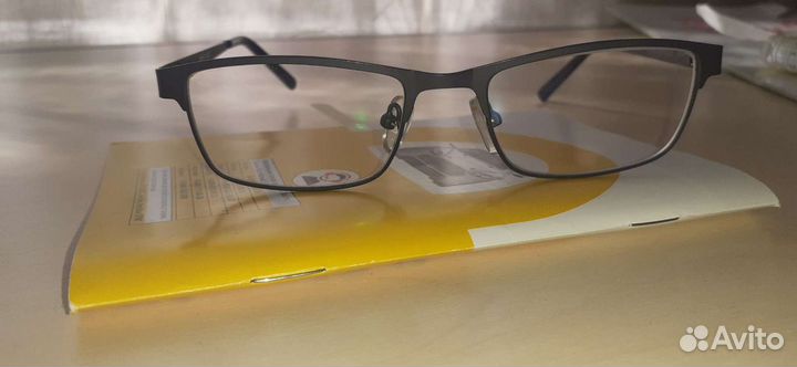 Очки новые в легкой оправе