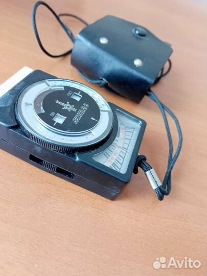 Фотоэлектрический экспонометр «Ленинград8» (Ю102)