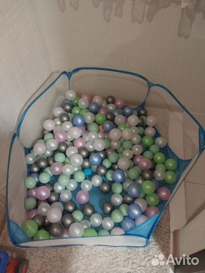 Сухой бассейн с шариками