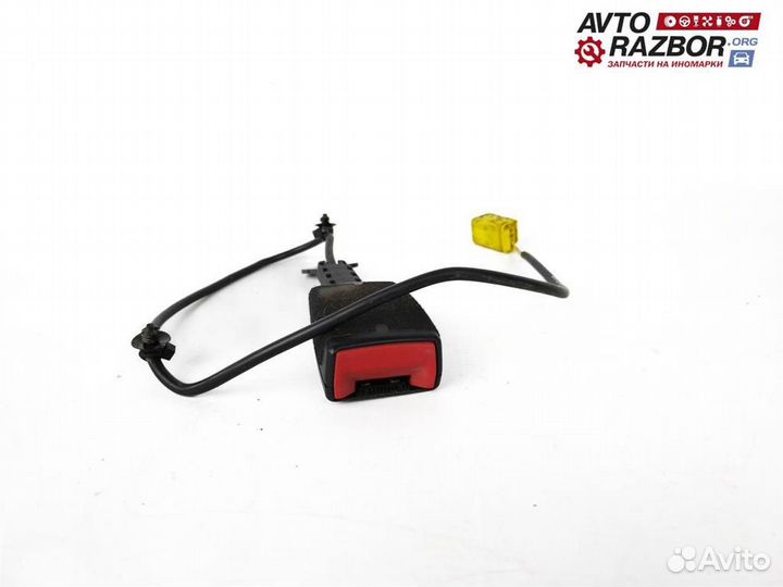 Ответная часть переднего левого ремня безоп. VW T