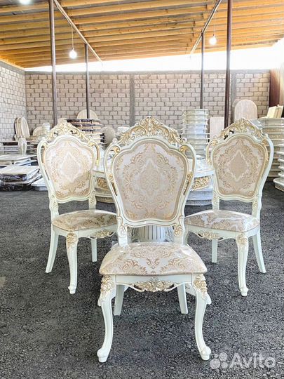 В наличии стол