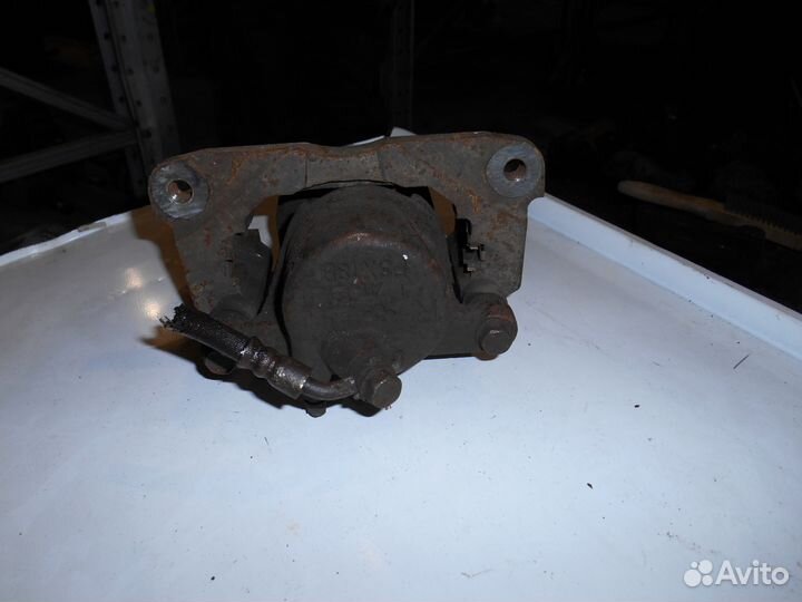 Передний правый суппорт Toyota Rav4 Тойота Рав4