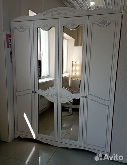 Шкаф распашной 