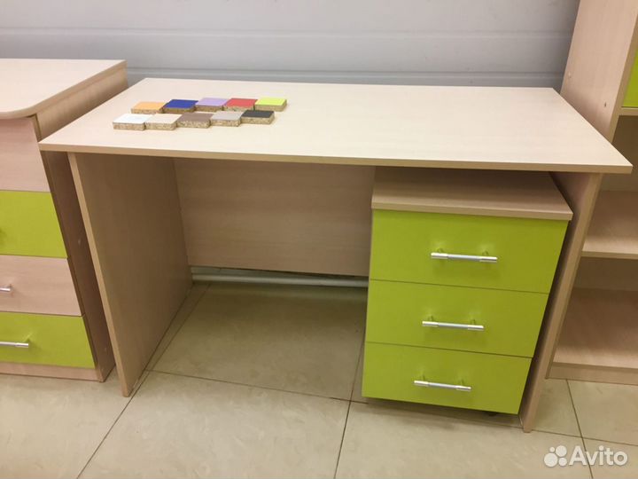 Стол письменный