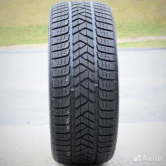 Pirelli Winter Sottozero 3 235/35 R20 92W