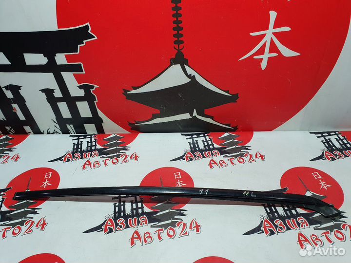 Молдинг лобового стекла Toyota Ipsum ACM21W 2AZ-FE