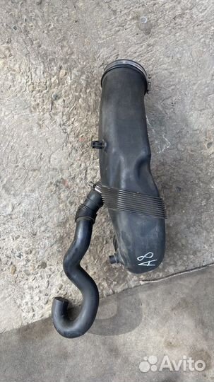 Патрубок воздушного фильтра Audi A8 D3 4.2