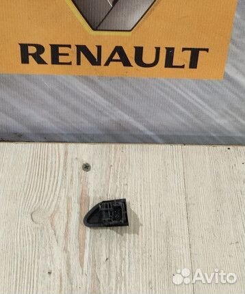 Кнопка аварийной сигнализации Renault kaptur