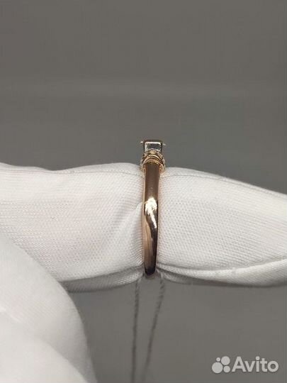 Золотое кольцо с камнем 15,5р