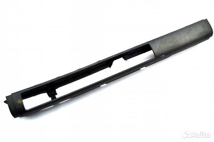 Пластиковая накладка под лобовым стеклом средняя ч