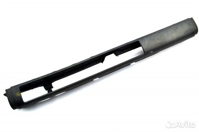 Пластиковая накладка под лобовым стеклом средняя ч