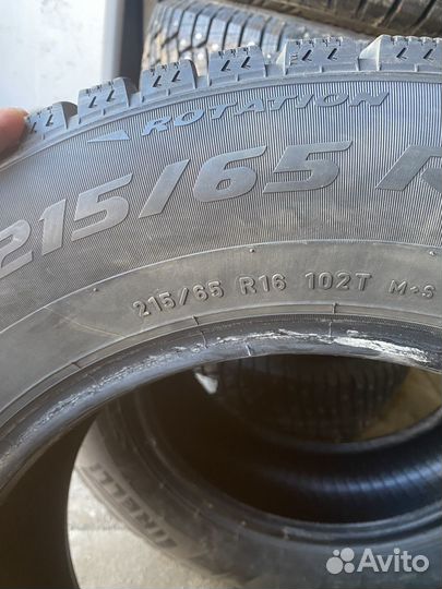 Pirelli Ice Zero 215/65 R16