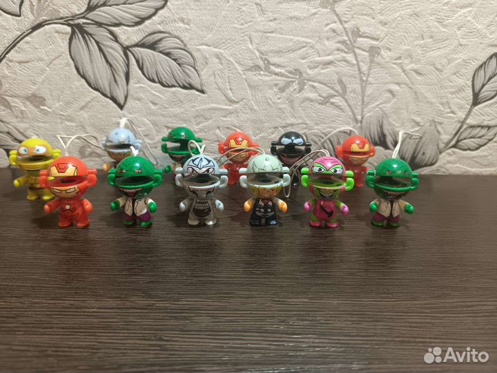 Брелки Marvel из киндера