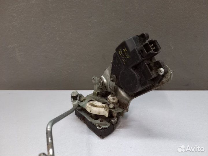 Замок двери правый Suzuki Jimny 2012